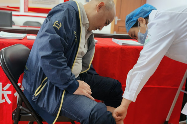结合专业医生的临床经验与现代医疗设备，沈阳静脉曲张医院实现精准治疗与康复追踪